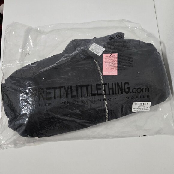 PrettyLittleThing Black Super Cropped Peach Skin Puffer - Size UK 12 (US 8) - Picture 2 of 7